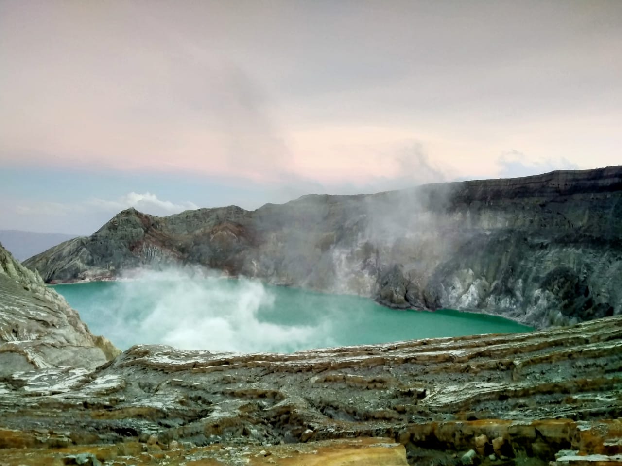 ijen tour banyuwangi, ijen crater tour, kawah ijen tour, ijen blue fire tour